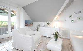 White Lounge